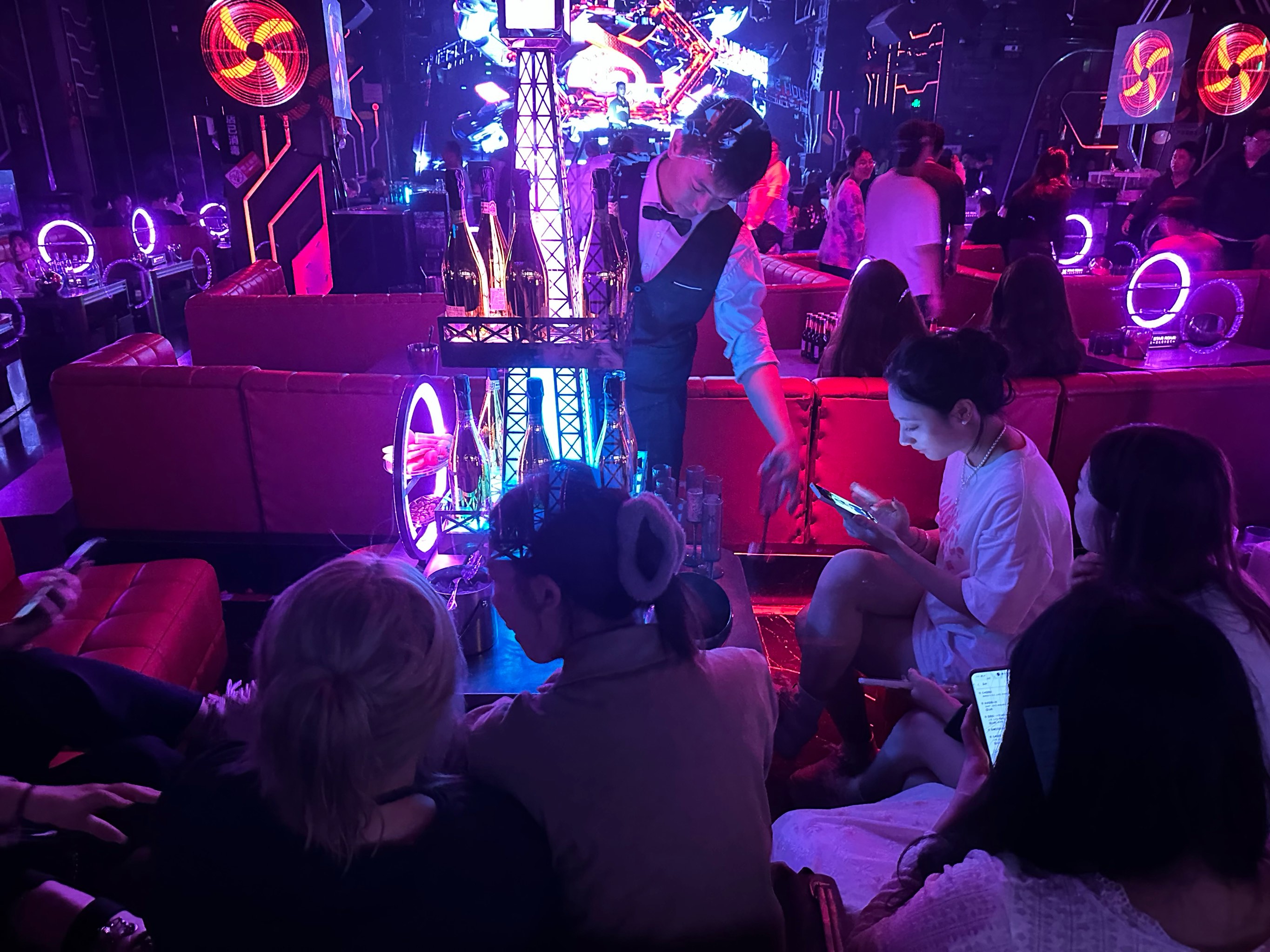 单人商务ktv，尽享廊坊商务ktv私密空间-香河县ktv预订